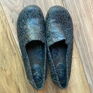 BOC Shoes 8.5 Blue Clog Shoes